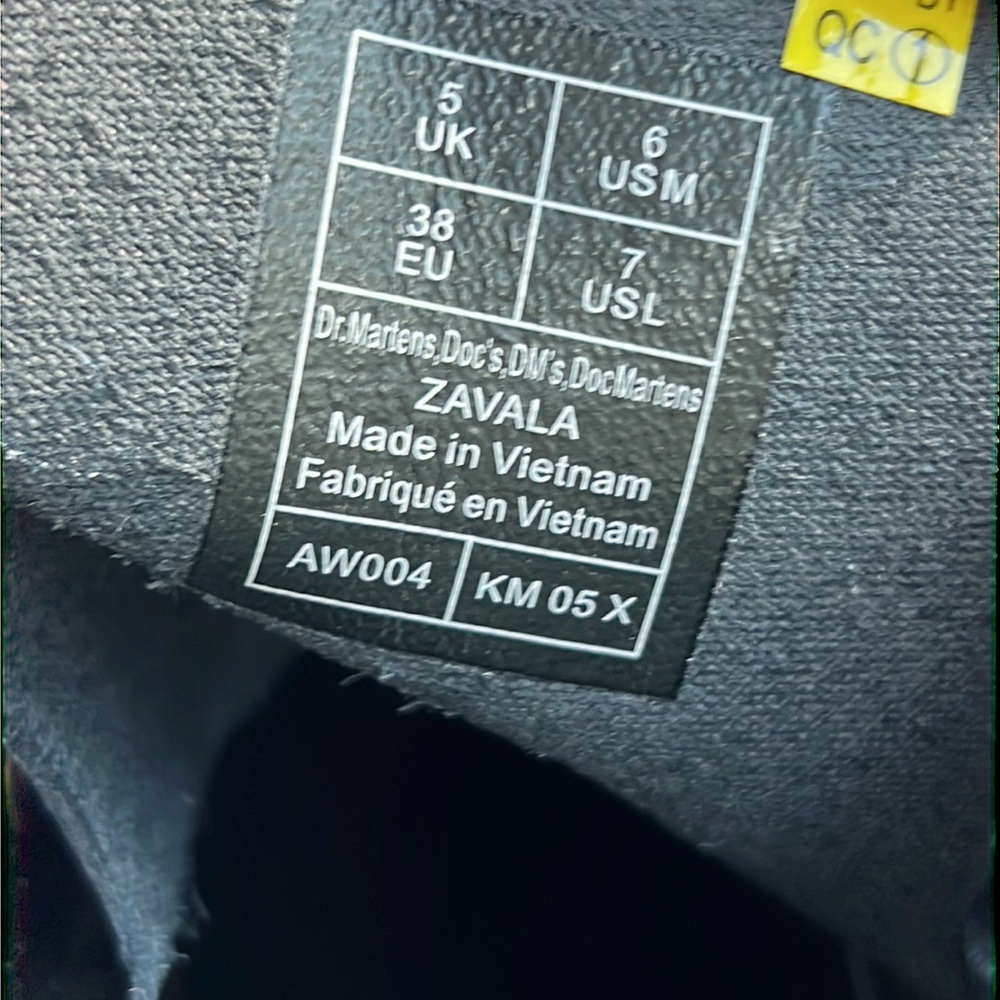 NWT Dr. Martens Zavala Genuine Leather Combat Ankle Boots Black Bouncing Soles - Picture 6 of 6